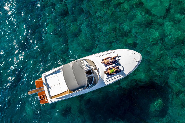 One Day Private Boat Tour of Capri - Image 2