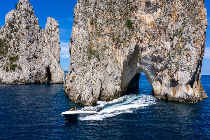 One Day Private Boat Tour of Capri - Image 1