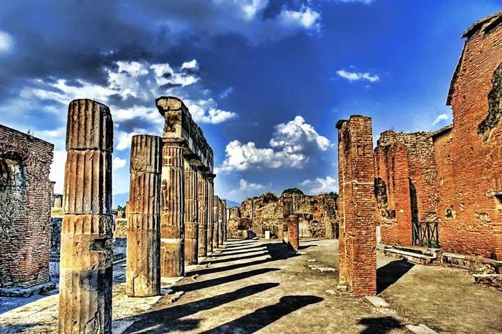 Pompeii Tour from Sorrento:learn about Roman Life tasting food of Ancient City - Image 2