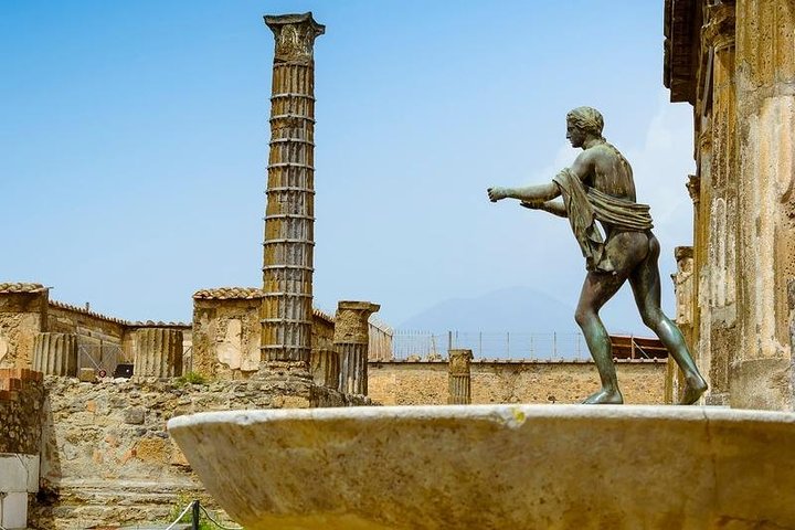 Pompeii & Vesuvius ALL INCLUSIVE TOUR with authentic Neapolitan Lunch - Image 2