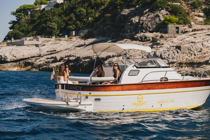 Private Amalfi coast tour with 28ft Boat - Image 1