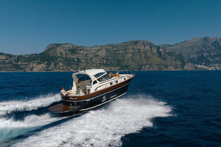 Private Amalfi coast tour with Apreamare 38ft DIAMOND - Image 1