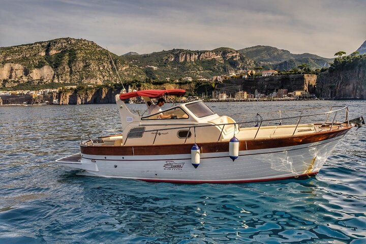 Private boat tour from Sorrento to Capri - Gozzo Sorrentino 8.50 - Image 1