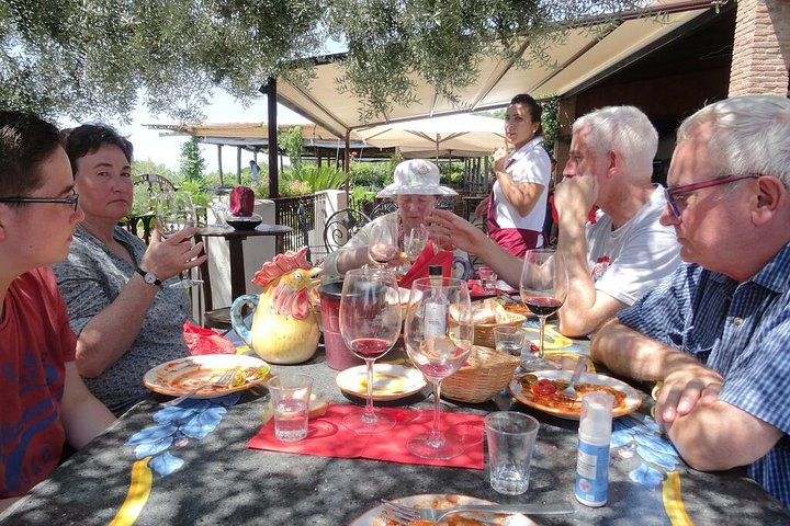 PRIVATE POMPEII RUINS lunch and wine farm experience - Image 2
