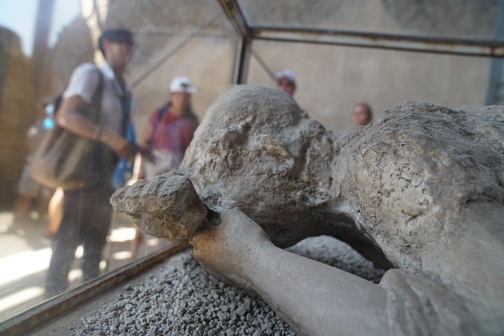 Private Tour of Pompeii and Mt Vesuvius from Sorrento - Image 4