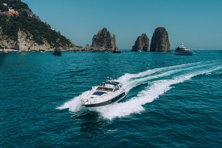 Private tour of the island of Capri on Yacht Princess V55 - Image 3