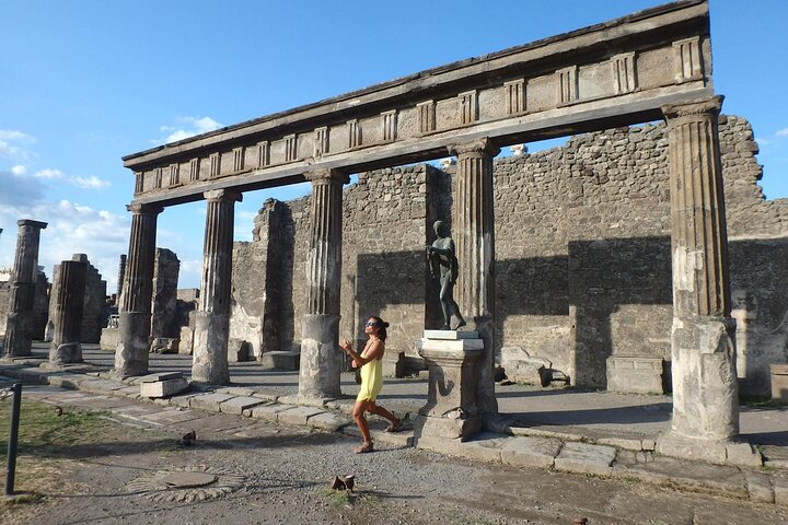 Private Tour Pompeii excavations - Image 3