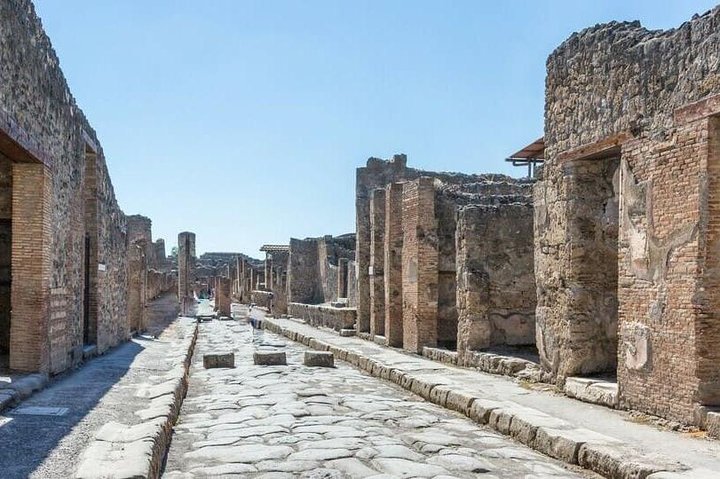 Private Tour Pompeii excavations - Image 4