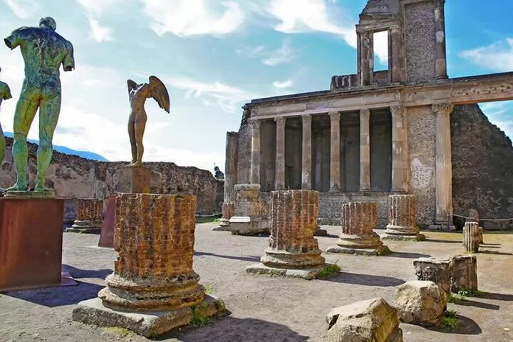 Private Tour Pompeii excavations - Image 1