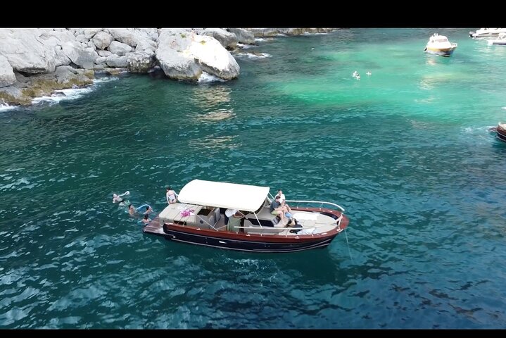 Tour of Capri and its caves by boat - Image 4