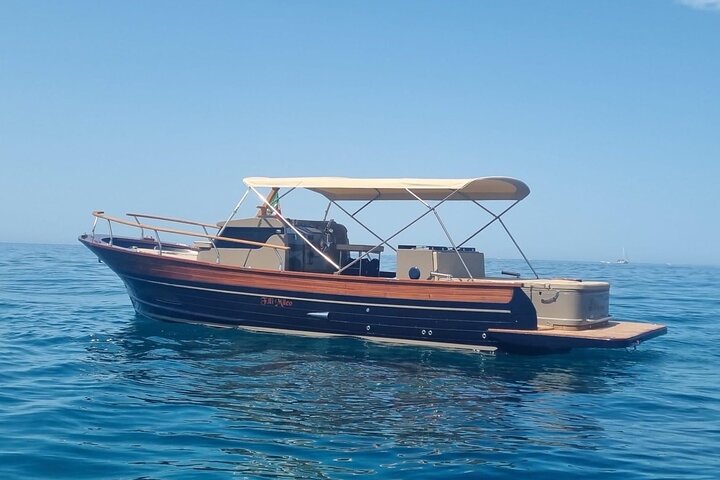 Tour of Capri and its caves by boat - Image 3