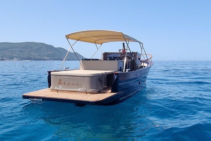 Tour of Capri and its caves by boat - Image 1