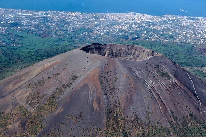 Tour of Mt. Vesuvius-Sorrento-Pompeii (FullDay 8h) - Image 1