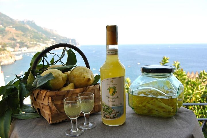 Transfer Naples to Sorrento with stop at Oil and Limoncello Tasting - Image 4