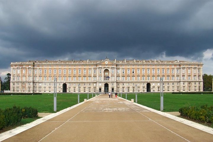 Visit the Royal Palace of Caserta - Image 1