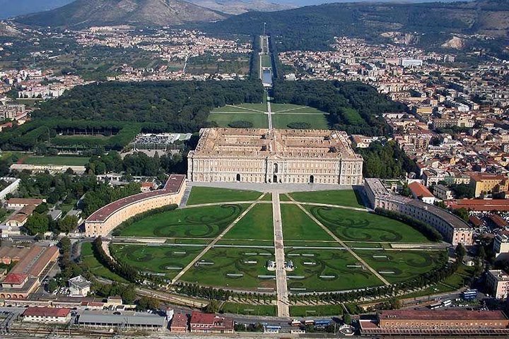 Visit the Royal Palace of Caserta - Image 3