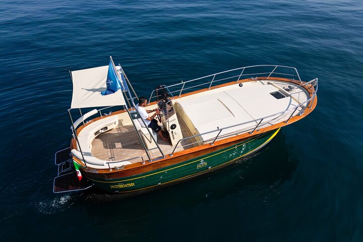 Wonderful One Day Private Tour of Capri with Skipper - Image 4