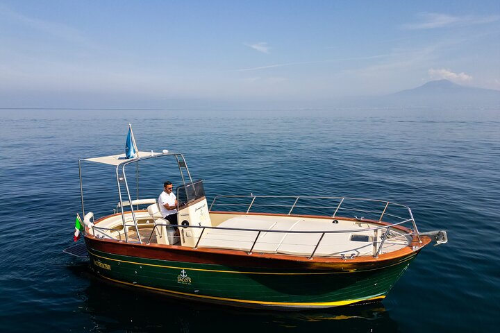 Wonderful One Day Private Tour of Capri with Skipper - Image 3