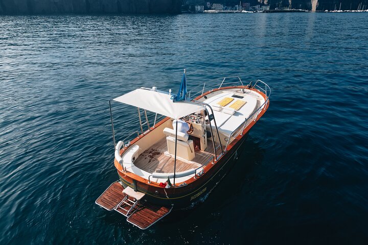 Wonderful One Day Private Tour of Capri with Skipper - Image 5