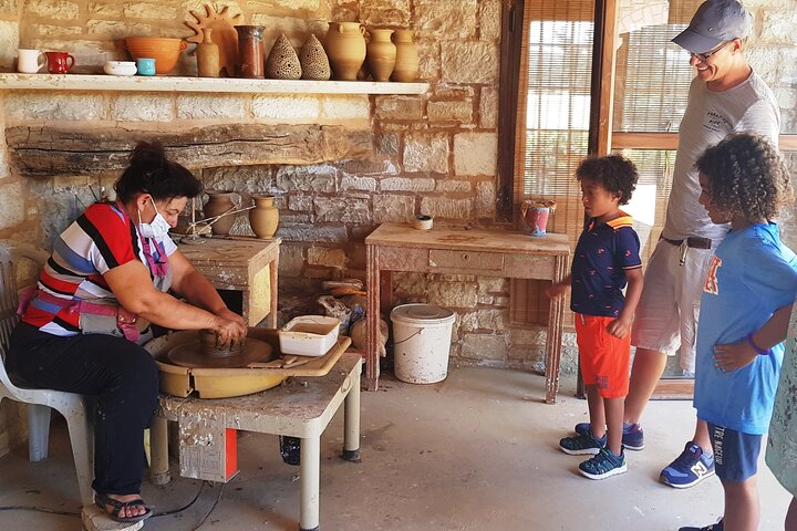 Ceramic experience - Wine, Olive oil & Honey Experience - Image 1