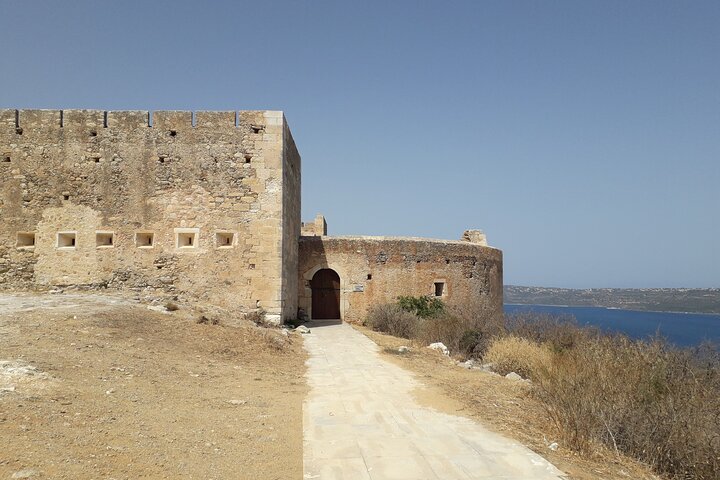 Explore Ancient Aptera and taste Cretan wine at Dourakis Winery. - Image 4