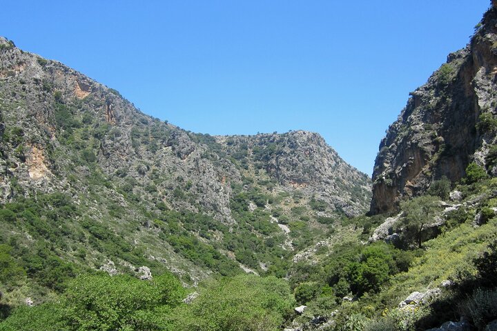 Hiking adventure in the Polyrrinia & Sirikari Gorge. Private tour - Image 3