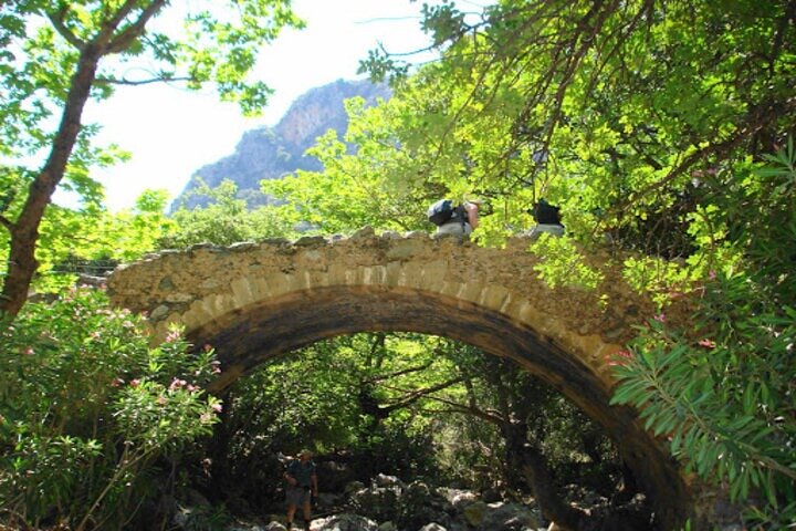 Hiking adventure in the Polyrrinia & Sirikari Gorge. Private tour - Image 4