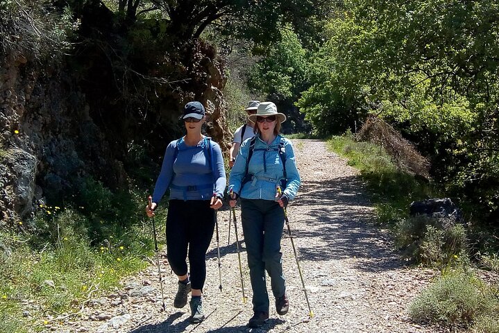Hiking adventure in the Polyrrinia & Sirikari Gorge. Private tour - Image 2