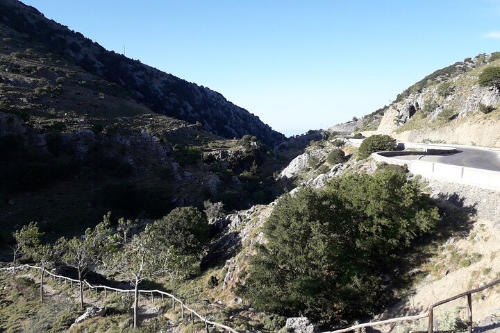 Hiking through the Imbros Gorge - Image 5