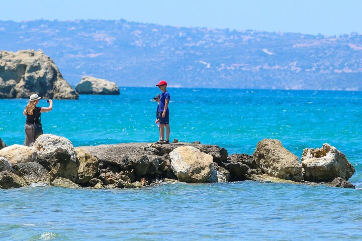 Photographic Tour in Abandoned Chania & Cretan Beer by the Sea - Image 5