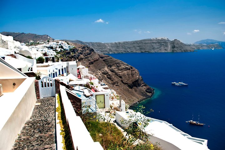PRIVATE MINIBUS Tour in Santorini - Image 3