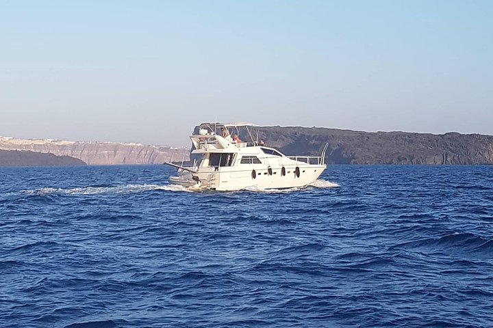 Private Tailormade Yacht Sunset Cruise in Santorini - Image 4