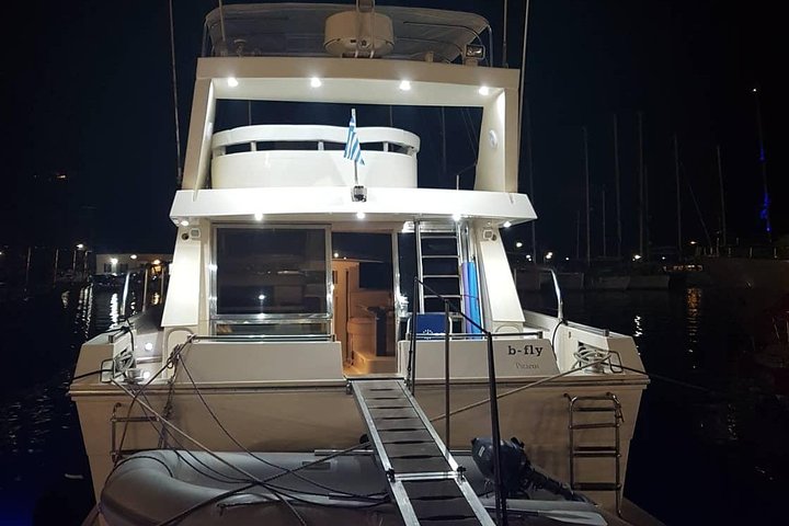 Private Tailormade Yacht Sunset Cruise in Santorini - Image 1