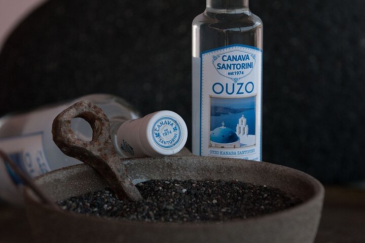 Santorini in a bottle: Craft beer, Wine and Ouzo tasting  - Image 3