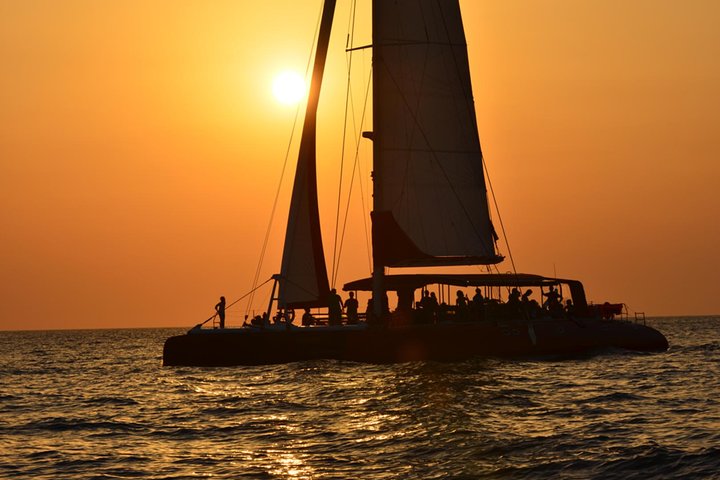 Shared Basic Sunset Trip of Santorini via Red Beach & White Beach - Image 2