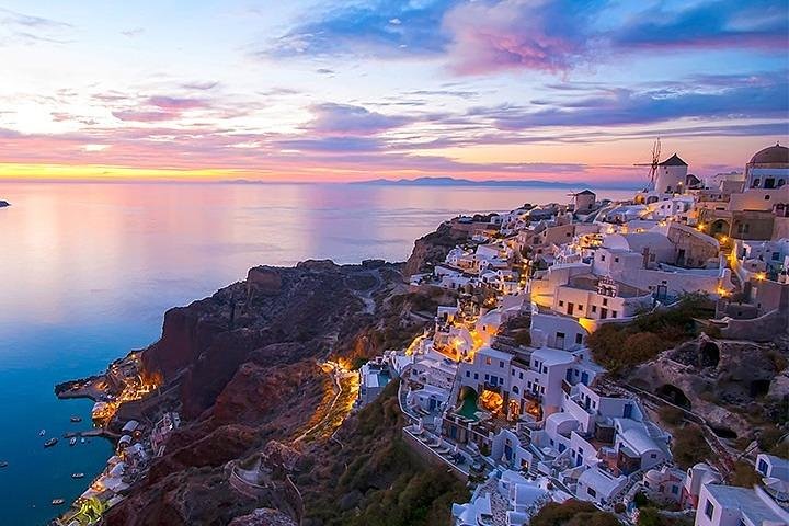 Shared Basic Sunset Trip of Santorini via Red Beach & White Beach - Image 4