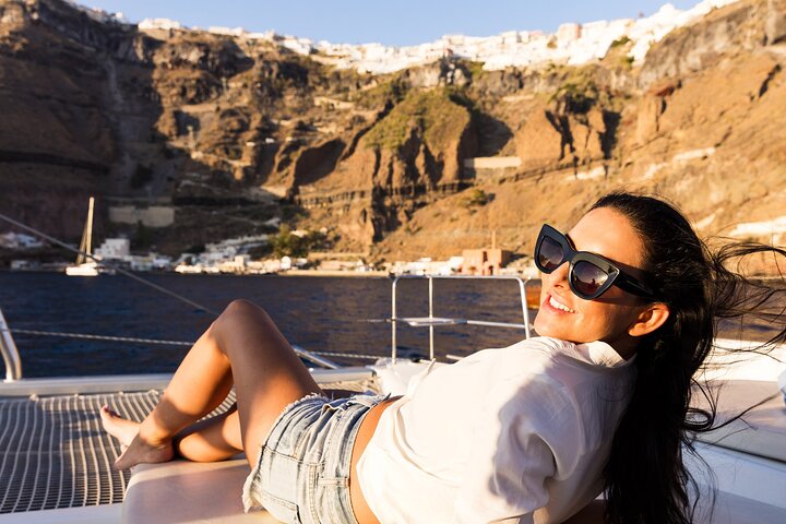 Shared Morning Cruise around Santorini's best beaches - Image 1