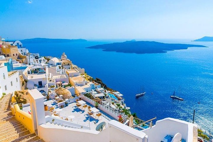 Shared Morning Cruise around Santorini's best beaches - Image 4