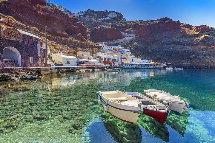 Shared Platinum Sunset Trip of Santorini via Hot Springs & White Beach - Image 4