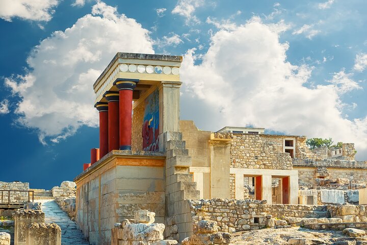 Sightseeing tour services with car and driver to Knossos Palace of Crete - Image 4