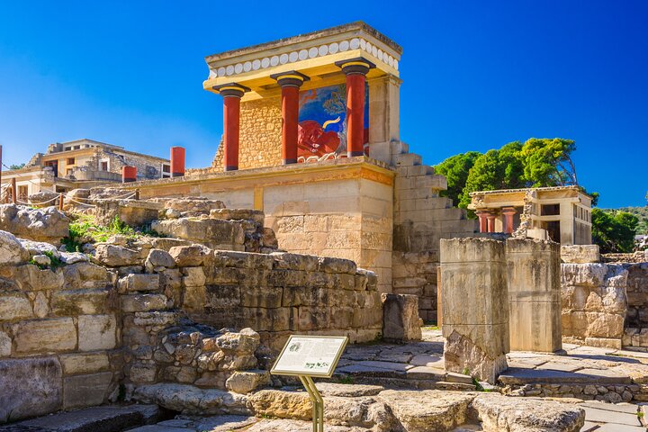 Sightseeing tour services with car and driver to Knossos Palace of Crete - Image 1