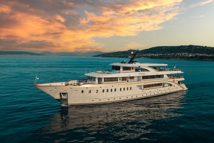8-Days Private Tour with Super Yacht Riva in Croatia - Image 1