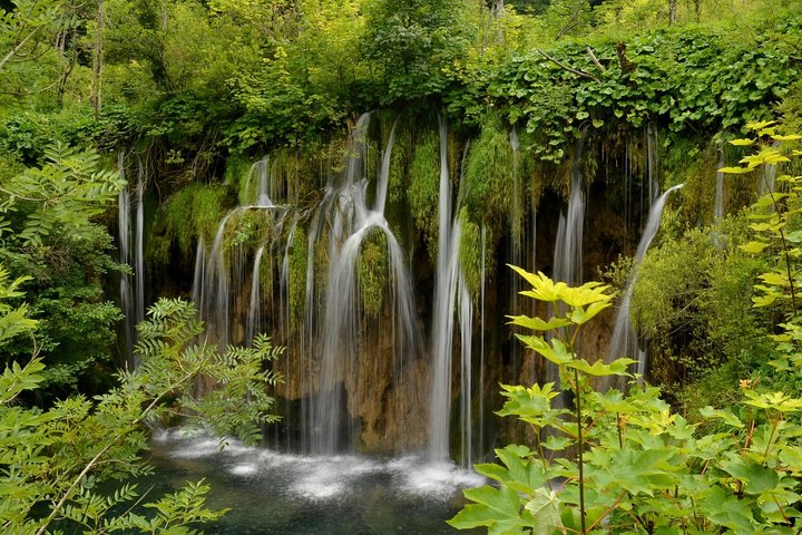 All inclusive luxury daytrip Plitvice Lakes from Split or Trogir - Image 1