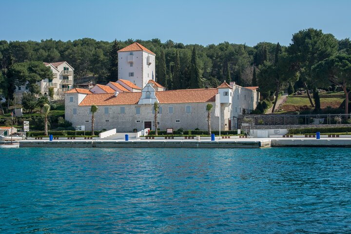Blue Lagoon and Šolta Island Private Speedboat Tour - Image 5