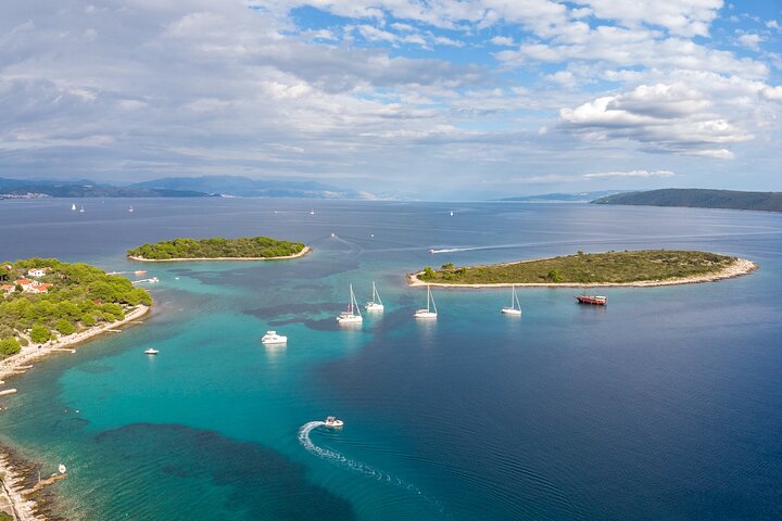 Blue Lagoon and Šolta Island Private Speedboat Tour - Image 1