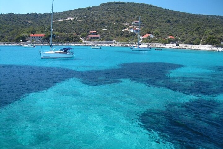 Half Day Classic Yacht Sailing in Split - Image 5