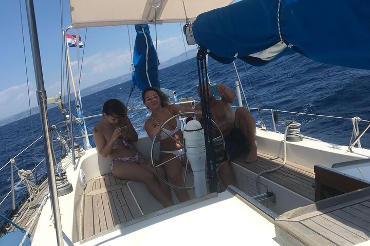 Half Day Classic Yacht Sailing in Split - Image 4