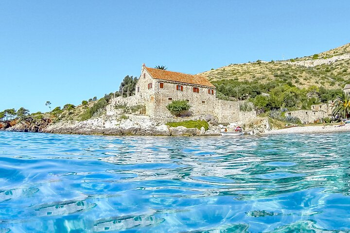 HVAR & 4 Islands PRIVATE BOAT TOUR - Image 4
