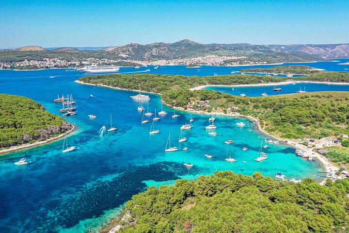 HVAR & 4 Islands PRIVATE BOAT TOUR - Image 2
