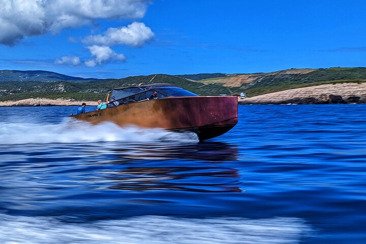 Luxury powerboat rent - Image 3